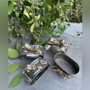 Regal silver bow top metal 4 napkin rings Hollywood Regency table decor